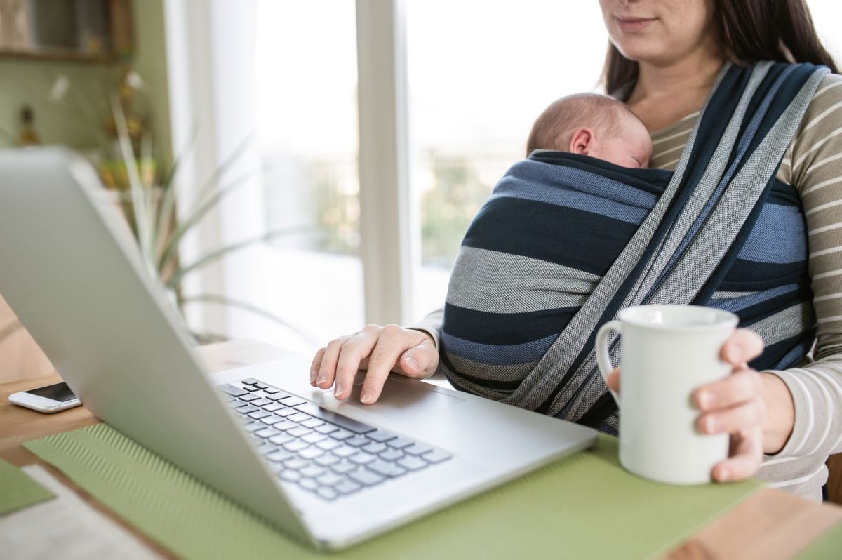Pracownicy, która urodziła dziecko w trakcie urlopu wychowawczego, zasiłek macierzyński przysługuje za okres odpowiadający okresowi urlopu macierzyńskiego oraz rodzicielskiego