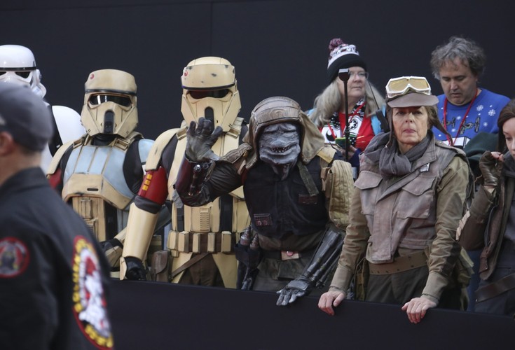 Fani oczekujący na premierę filmu 'Łotr 1. Gwiezdne wojny' w Hollywood, 10 grudnia 2016