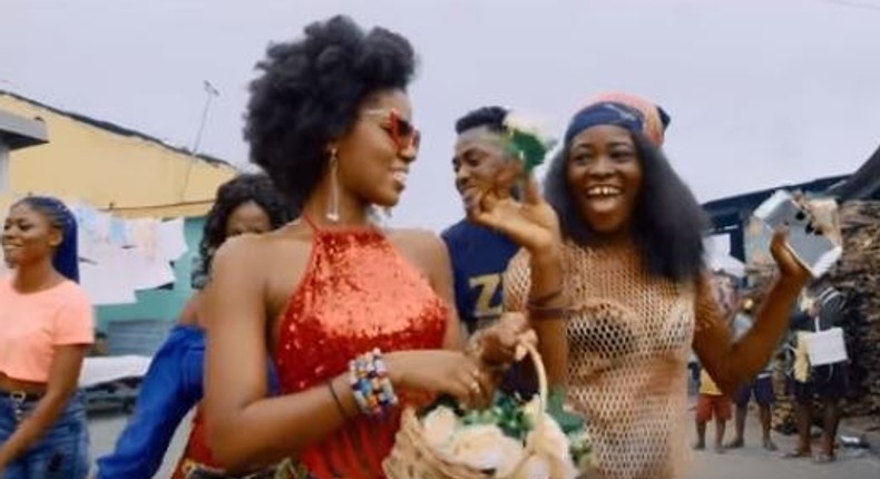 MzVee - Bend Down feat. Kuami Eugene