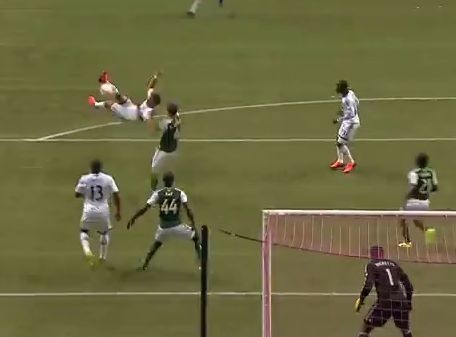 FIFA ogłosiła nominacje do bramki roku. Czy kobieta pokona van Persiego, Costę i Ibrahimovicia?