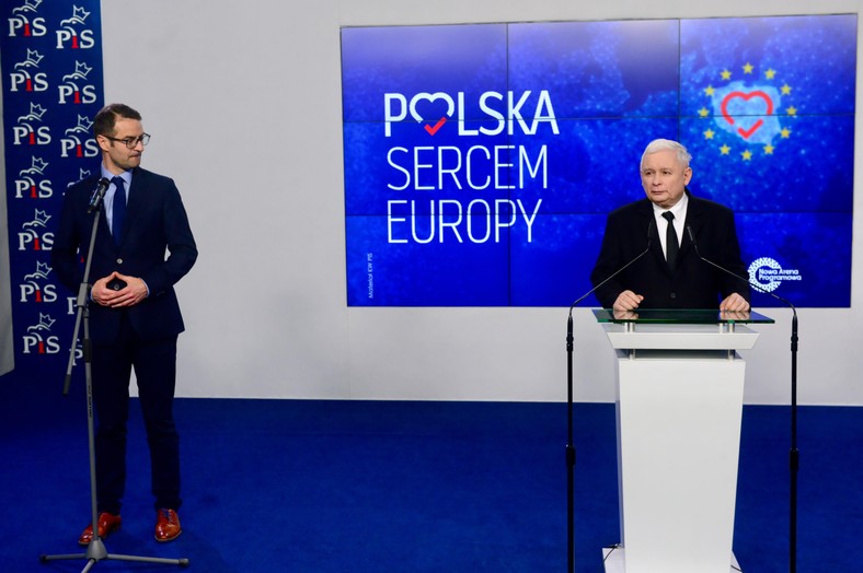 Tomasz Poręba i Jarosław Kaczyński na konferencji w 2019 r. 