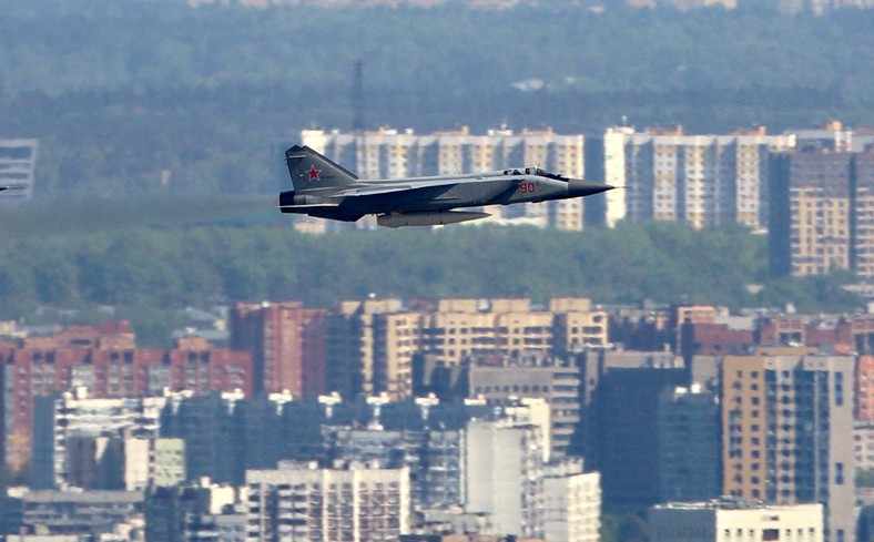 MiG-31K uzbrojony w pocisk Kindżał