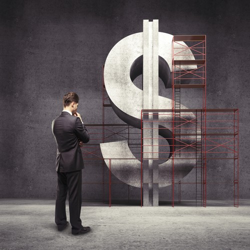 <strong>Siergiej i Wiaczesław Mawrodi, MMM</strong>
<br><br>
Ci rosyjscy bracia początkowo trudnili się legalnym importem sprzętu komputerowego. Po próbach rozkręcania kolejnych biznesów w sektorze finansowym postanowili w 1993 r. emitować własne papiery wartościowe, które jak zapewniali, miały pokrycie w akcjach spółek giełdowych na całym świecie. Klientom obiecywali zyski sięgające 1000 proc. W szczycie popularności firma generowała wpływy sięgające 11 mln USD dziennie. W 1994 r. zamknięto MMM z powodu zaległości podatkowych.