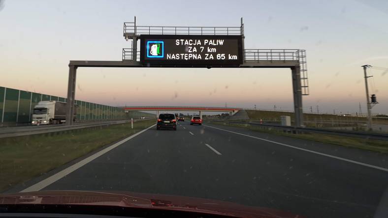 Tablicami ze znakami tzw. zmiennej treści na autostradzie