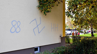 Rasistowskie graffiti oszpeciło Prądnik Czerwony