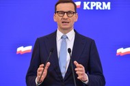 Warszawa, 22.04.2022. Premier Mateusz Morawiecki podczas konferencji prasowej w KPRM w Warszawie, 22 bm. Rząd przyjął projekt nowelizacji ustawy o PIT, który zakłada obniżenie od 1 lipca br. dolnej stawki tego podatku z 17 do 12 proc.