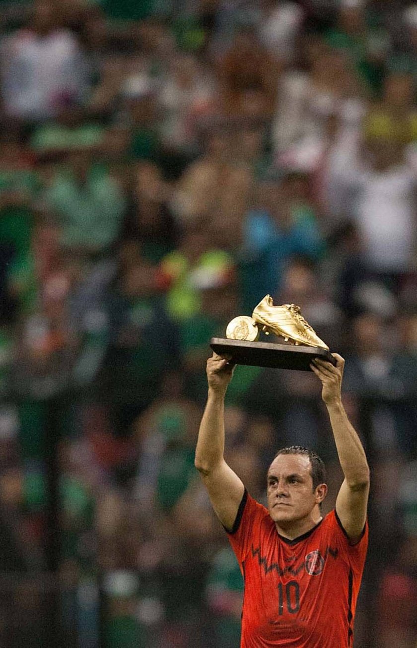 Cuauhtemoc Blanco, ma 41 lat i wciąż zachwyca na piłkarskiej murawie.