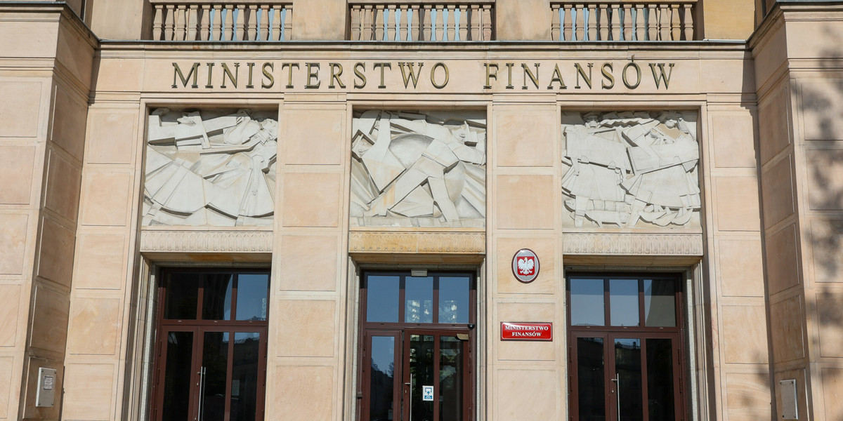 Kontrolę nad zadłużeniem sektora publicznego sprawuje minister finansów