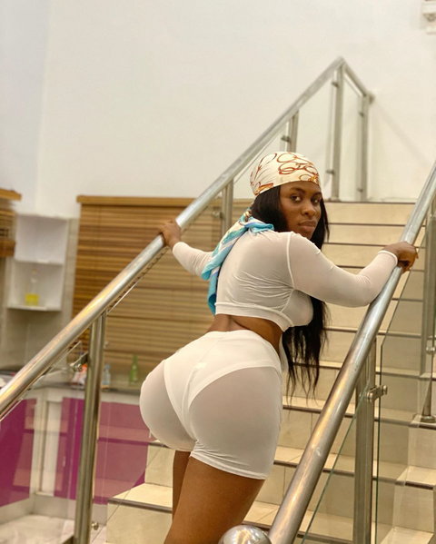 Yaa Jackson attempts to break the Internet with her ‘huge backside’