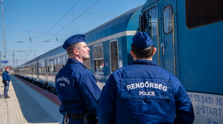 1589 menekültet fogadtak a rendőrök /Fotó: Police.hu