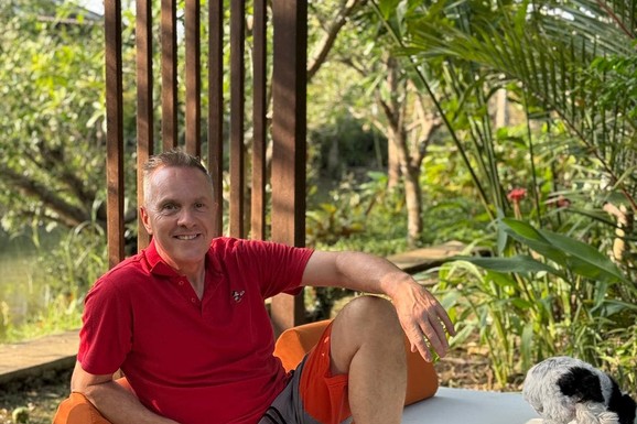 Pobegao sa 18 godina iz roditeljske kuće, investirao u prave stvari i sada zarađuje milione od penzionera (FOTO)