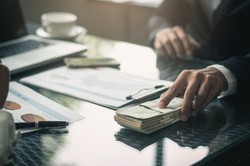 20 proc. niższe zarobki u kobiet. Dane nie pozastawiają złudzeń