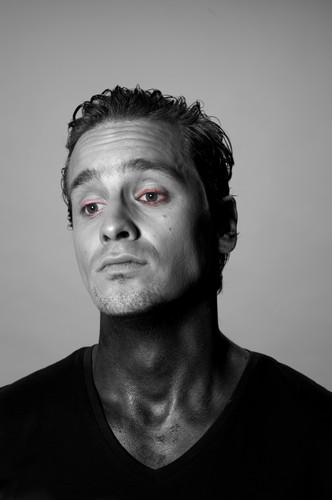 Krzyszfof Zalewski na zdjęciach z nowej sesji