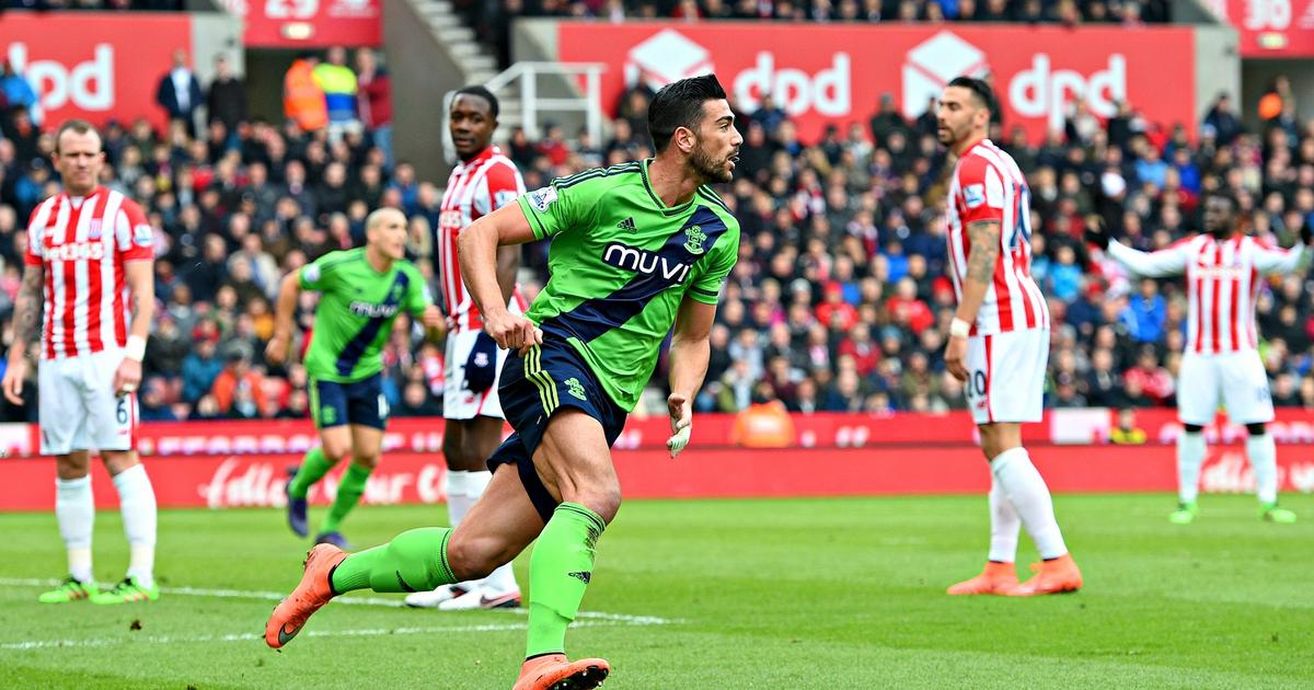 Peter Crouch scores late winner as Stoke beats Southampton 2-1