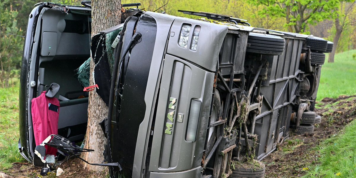 W okolicach miejscowości Polaki doszło dziś rano do wypadku autokaru.