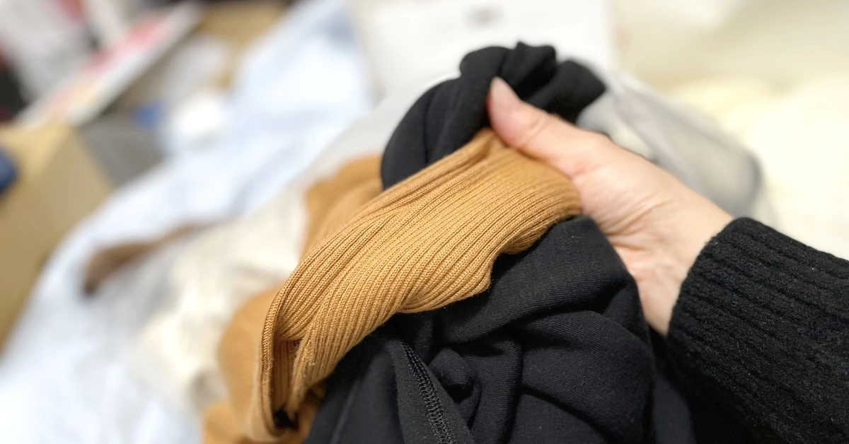 Gdzie wyrzucać stare ubrania, buty i szmaty 2026? Obowiązują nowe przepisy. Kara może być choćby czterokrotnie wyższa