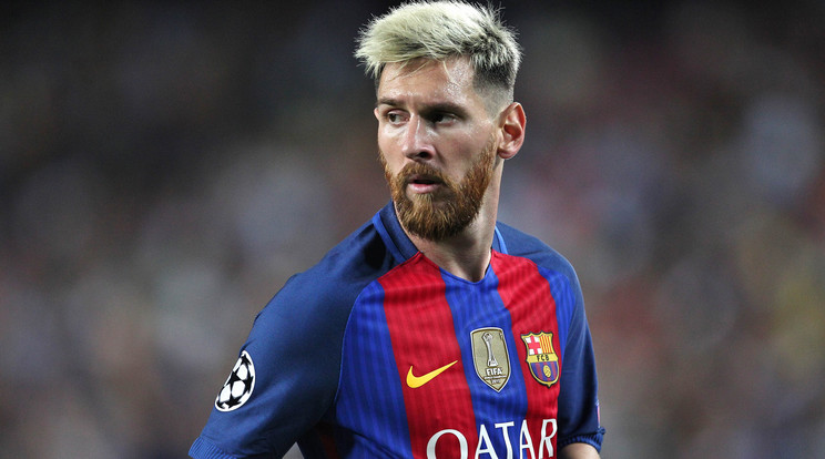 Messi és számos labdarúgó segítette egy dedikált mezzel a balesetet szenvedett sportolókat /Fotó: AFP