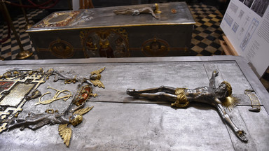 Sarkofagi królewskie po konserwacji w katedrze na Wawelu