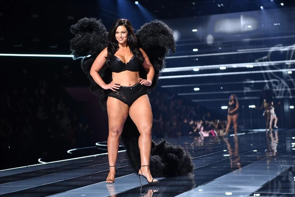 Imala 95 KILOGRAMA, blistala od SAMOPOUZDANJA, a sad se ISTOPILA: Ovako izgledala pre 6 MESECI, sinoć NEPREPOZNATLJIVA - svi su ubeđeni da se pridružila trendu EKSPRESNOG MRŠAVLJENJA