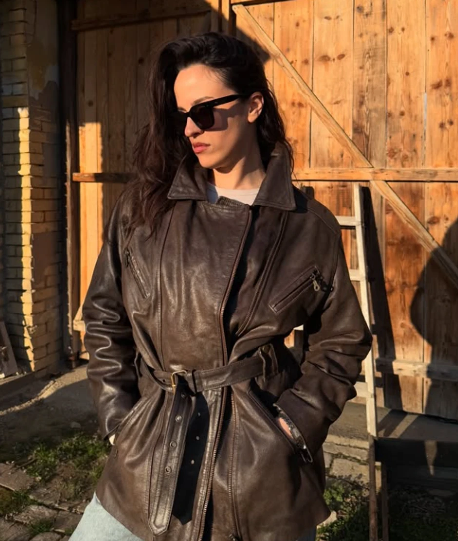 Maša Memedović u jakni koju je kupila na buvljaku 