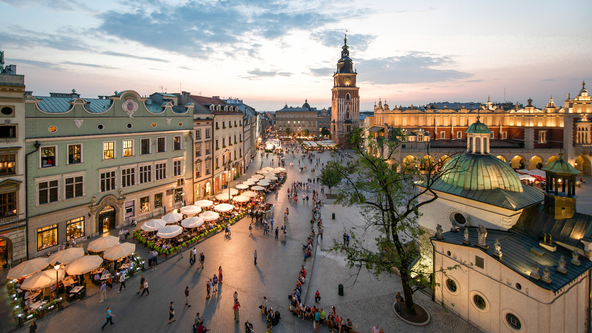 43 skrytki ma książkomat, który od wtorku działa w Wojewódzkiej Bibliotece Publicznej w Krakowie. Wypożyczenia są teraz możliwe o każdej porze. Uruchomienia takiej usługi chcieli mieszkańcy, głosując na nią w drugiej edycji budżetu obywatelskiego województwa małopolskiego.