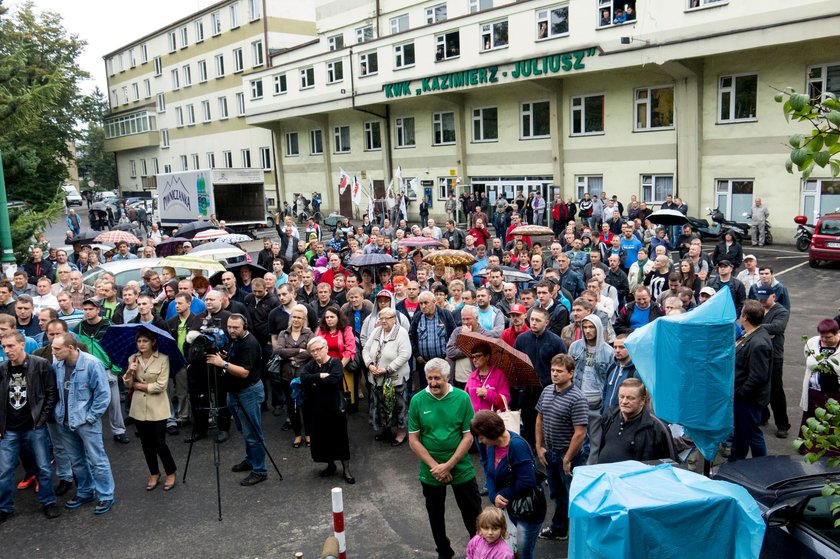 Sosnowiec. Manifestacja górników pod kopalnią Kazimierz-Juliusz 