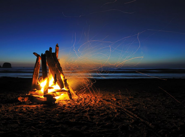 Jedź za granicę na nocne plażowanie