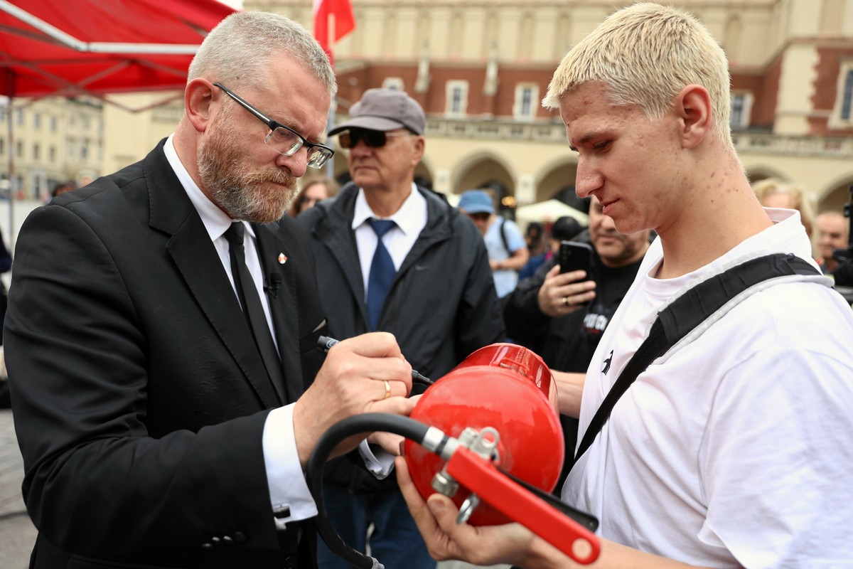 Wiec wyborczy Grzegorza Brauna przed wyborami do europarlamentu
