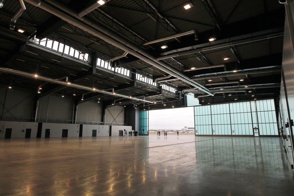 Nowy hangar na lotnisku