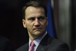 Sikorski: Ucieszymy się dopiero, gdy wrak Tu-154M trafi do Polski
