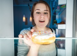 Wędrujesz w nocy do lodówki? Przez chorobę