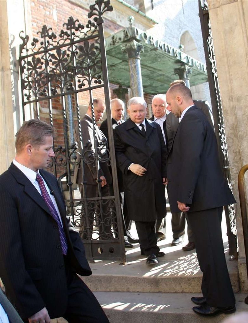 Jarosław Kaczyński był na grobie brata