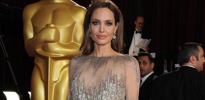 Angelina Jolie: po usunięciu obu piersi czuję się...