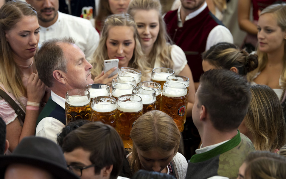 W Monachium rozpoczęło się 185. święto piwa - Oktoberfest