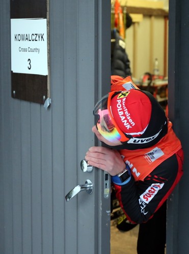 Justyna Kowalczyk trenuje w Kuusamo ze swoim... pieskiem 'Marianem'