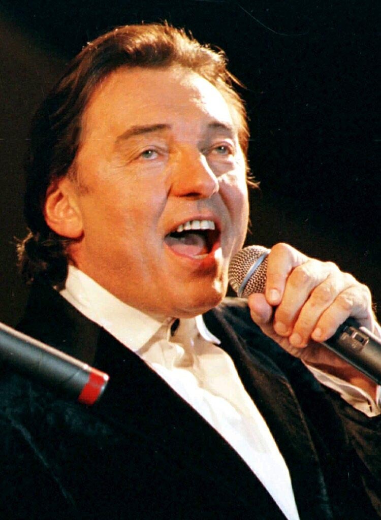 Český spevák Karel Gott.