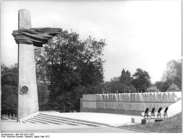 Pomnik Żołnierza Polskiego i Niemieckiego Antyfaszysty w Berlinie