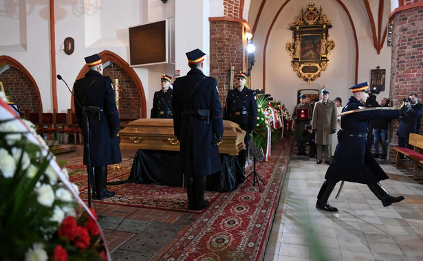 W poniedziałek w Kościele Mariackim w Słupsku odbywa się msza św. pogrzebowa posłanki PiS Jolanty Szczypińskiej, której przewodniczy biskup diecezji koszalińsko-kołobrzeskiej ks. Edward Dajczak.