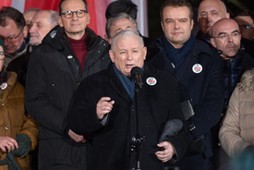 Protest pod siedzibą Sejmu