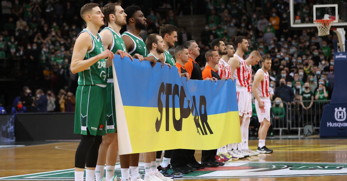 Los jugadores de baloncesto lituanos protestaron por la guerra.  Los rivales de Serbia no se unieron