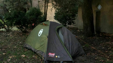 Wenecja: niemiecki turysta podczas lockdownu rozbił namiot w centrum miasta