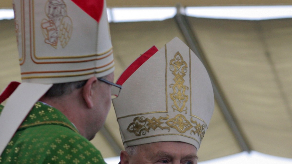 - Abp Pieronek miał rację, żeby zabetonować na 50 lat akta IPN, jak widzę co się dzieje. Lepiej nie wiedzieć, niż wiedzieć - powiedział w Radiu ZET były metropolita gdański abp Tadeusz Gocłowski. Dodał także, że gdyby abp Stanisław Wielgus wyznał wcześniej, że współpracował z SB, to dziś byłby metropolitą warszawskim.