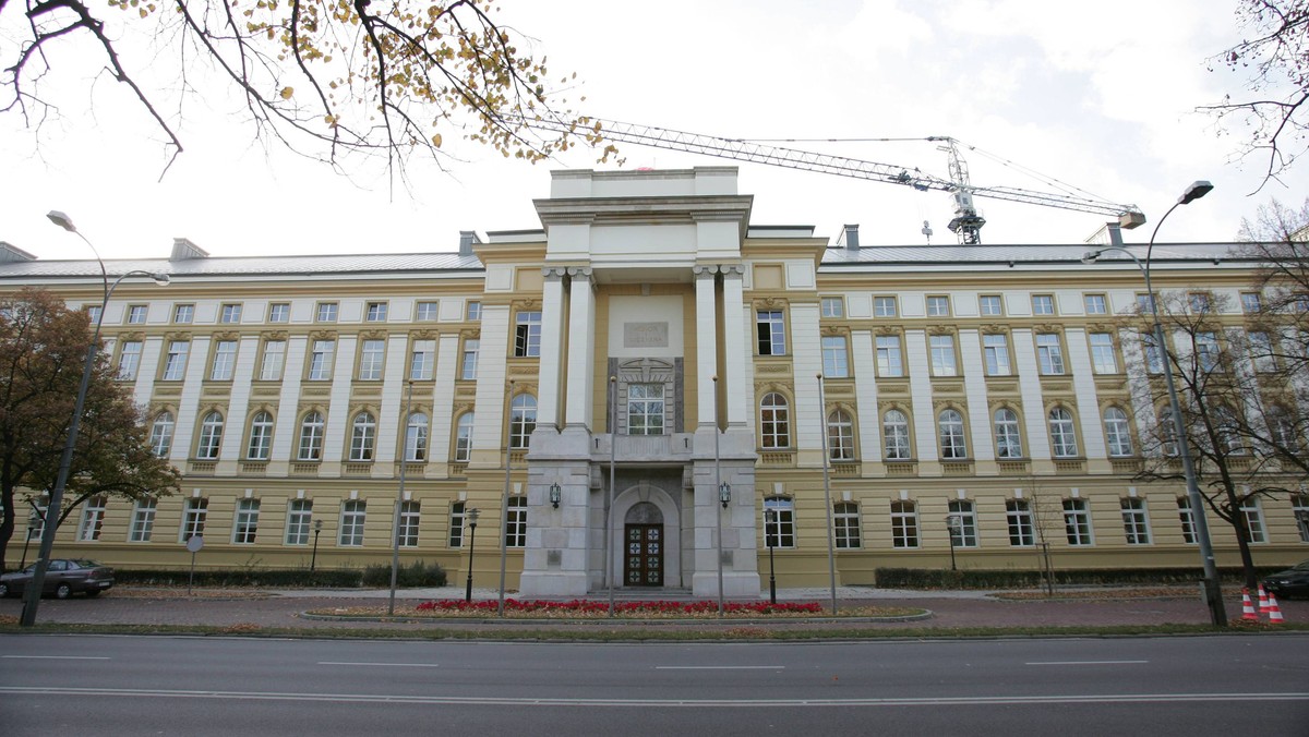 Obywatel Rosji Iwan K. usłyszał zarzut używania drona w tzw. strefie kontrolowanej w rejonie al. Ujazdowskich i ul. Bagateli bez zgody Państwowej Agencji Żeglugi Powietrznej i Biura Ochrony Rządu, po czym został zwolniony - podała dzisiaj warszawska prokuratura.