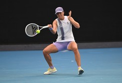 Kłopoty Świątek w 1. rundzie Australian Open. Chinka wysoko zawiesiła poprzeczkę