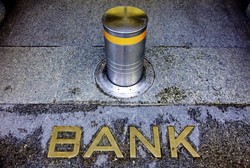 Niskooprocentowane lokaty: odkładać pieniądze w banku czy szukać ryzyka?