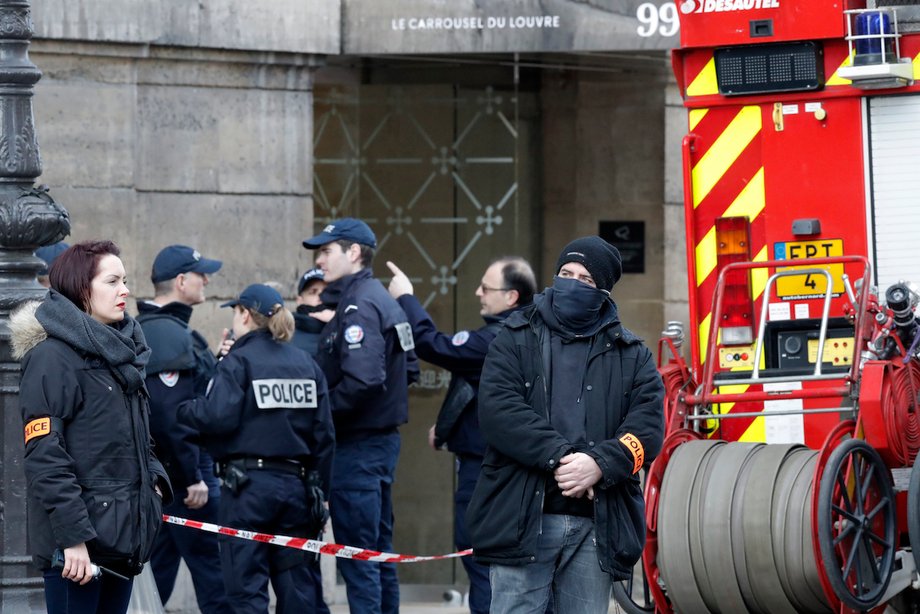 French police officers and emergency responders in front of the street entrance of the Carrousel du Louvre on Friday.