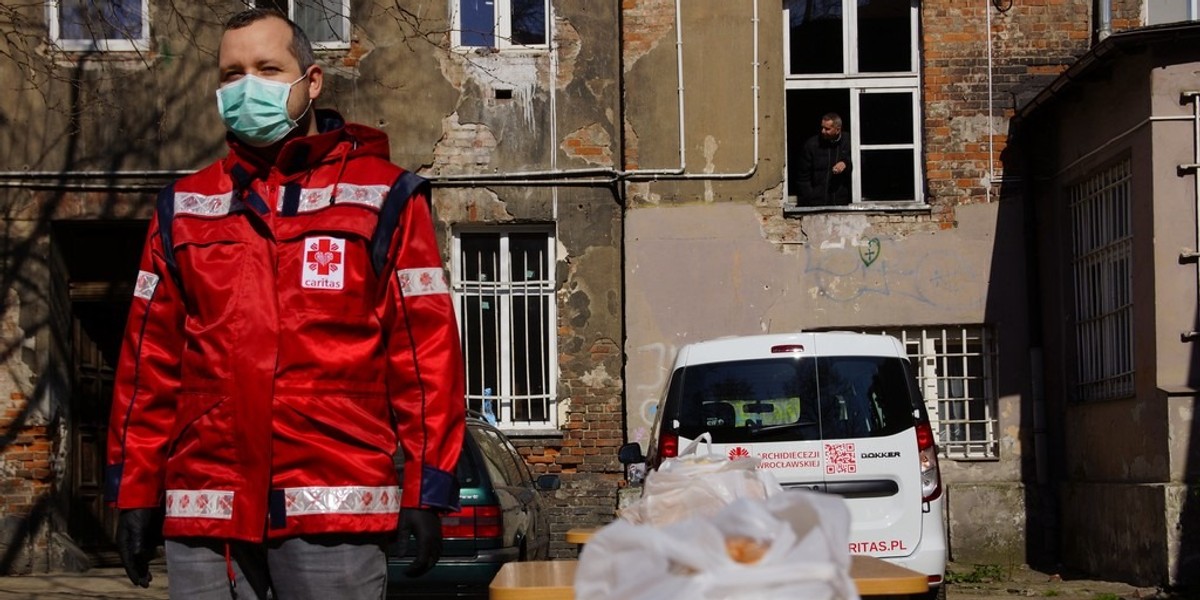 Razem przeciw epidemii - wolontariusz Caritas Archidiecezji Wrocławskiej 