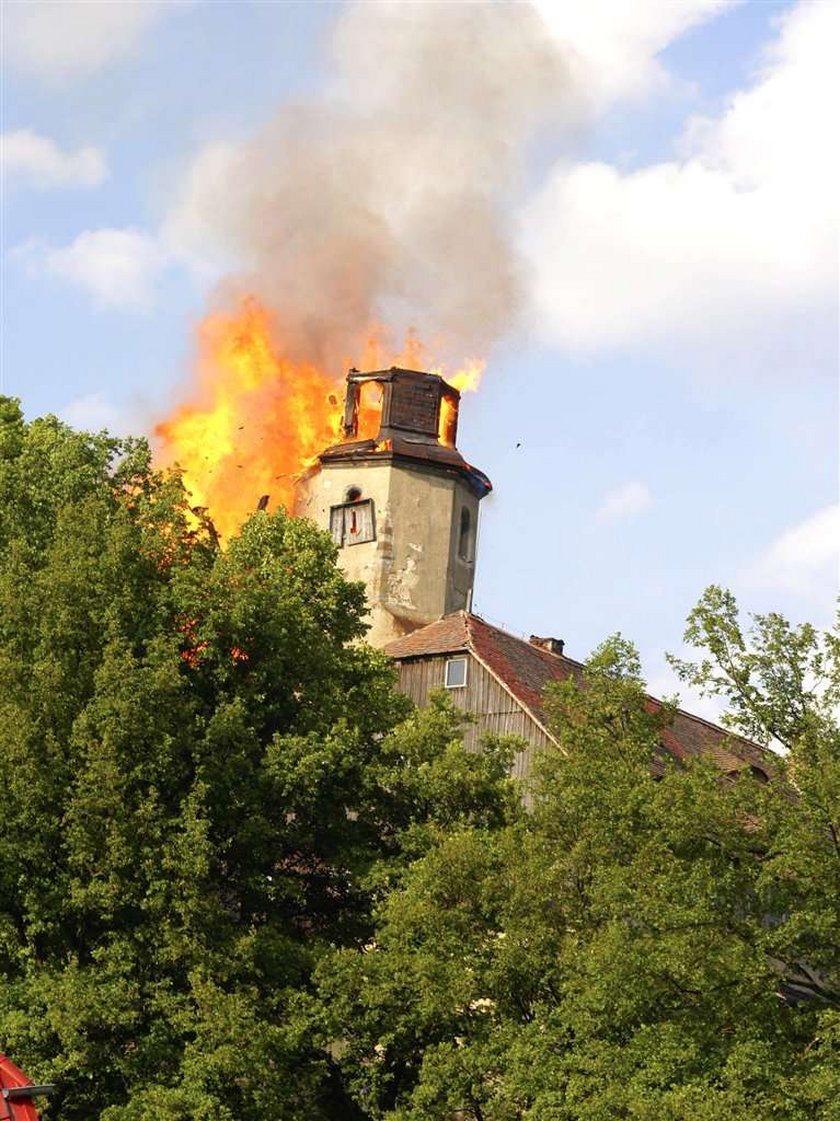 Pożar w zabytkowym kościele. Runęła wieża