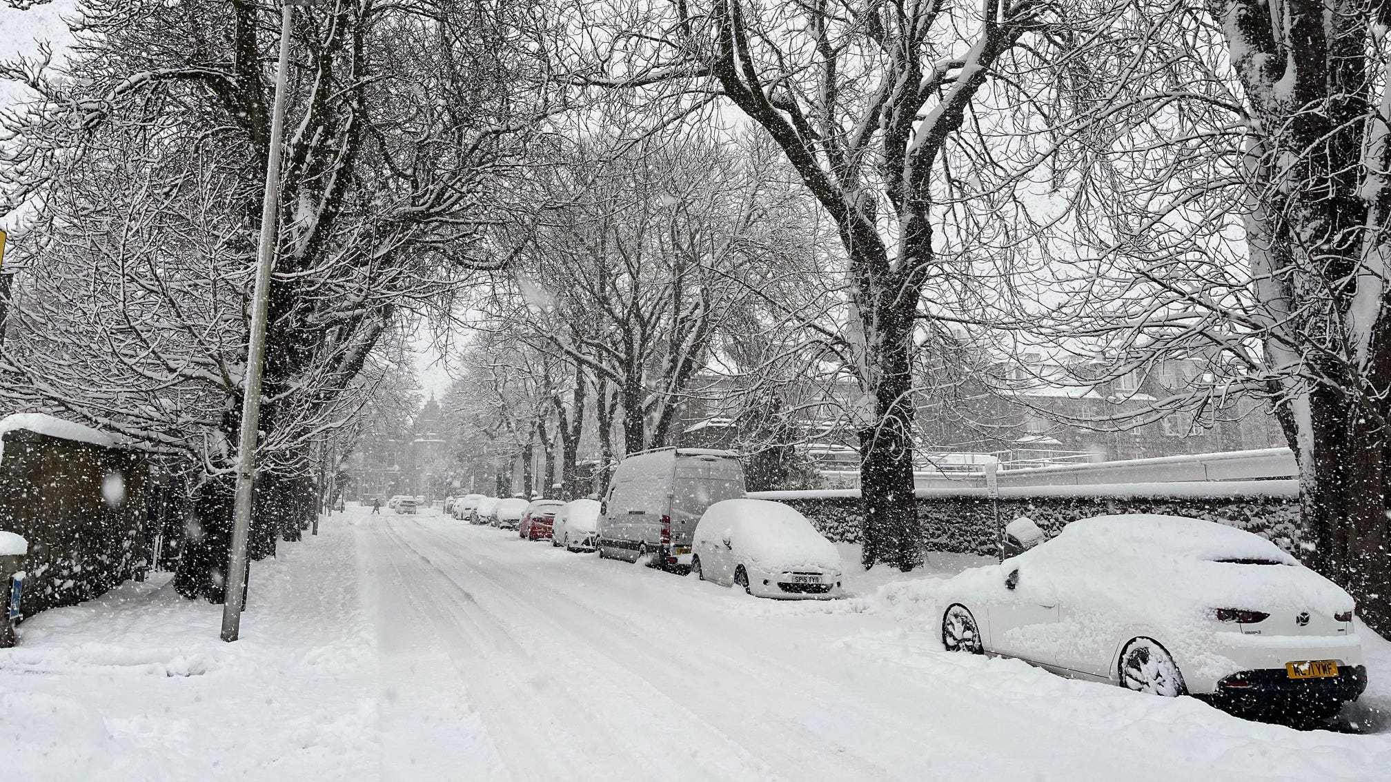 Scotland snow warnings extended: Hundreds of schools shut, trains halted