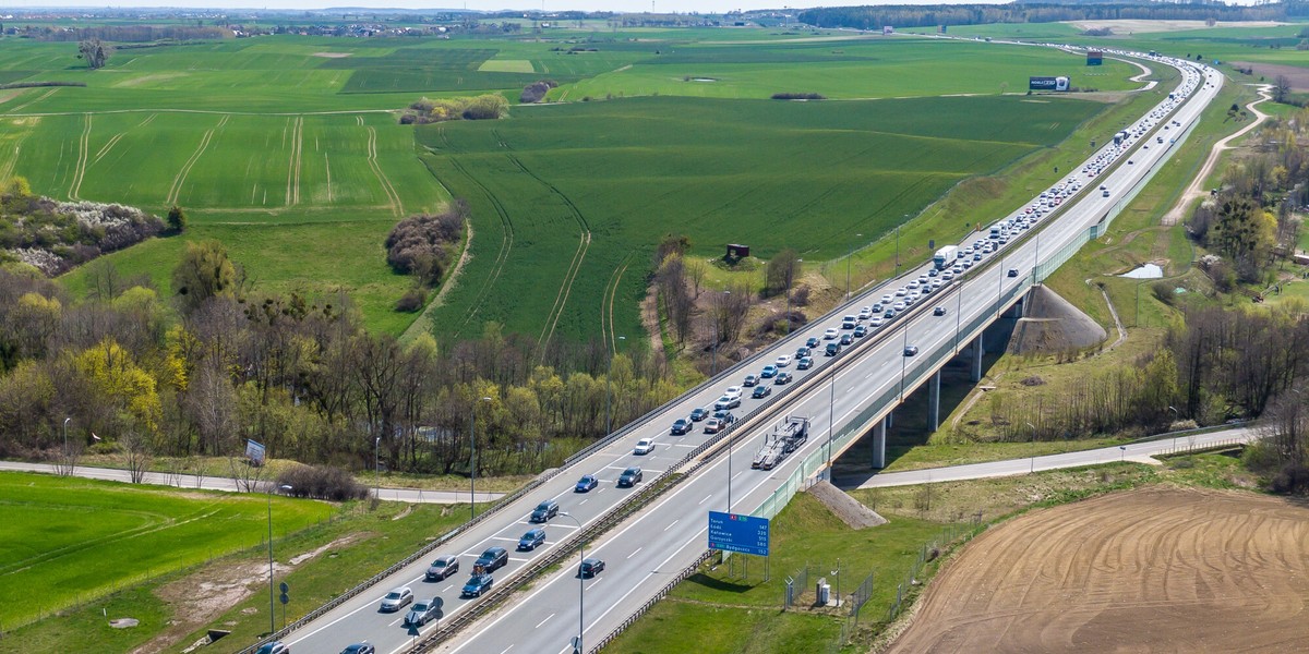 Jeździmy wolniej – uważa wiceszef ministerstwa infrastruktury.